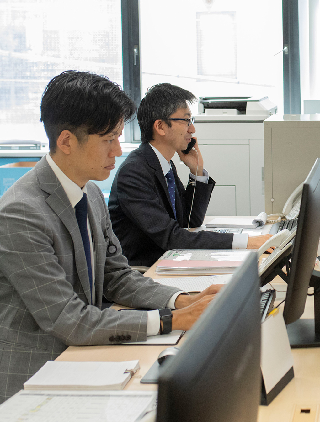 会話をする社員